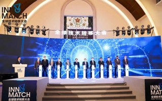 拿云科技 坐家里就能当老板？男子投资10万被现实“教育”，记者被抢夺手机，维权现场一片混乱